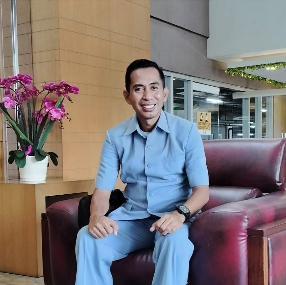 Pak Ribut Guru Viral